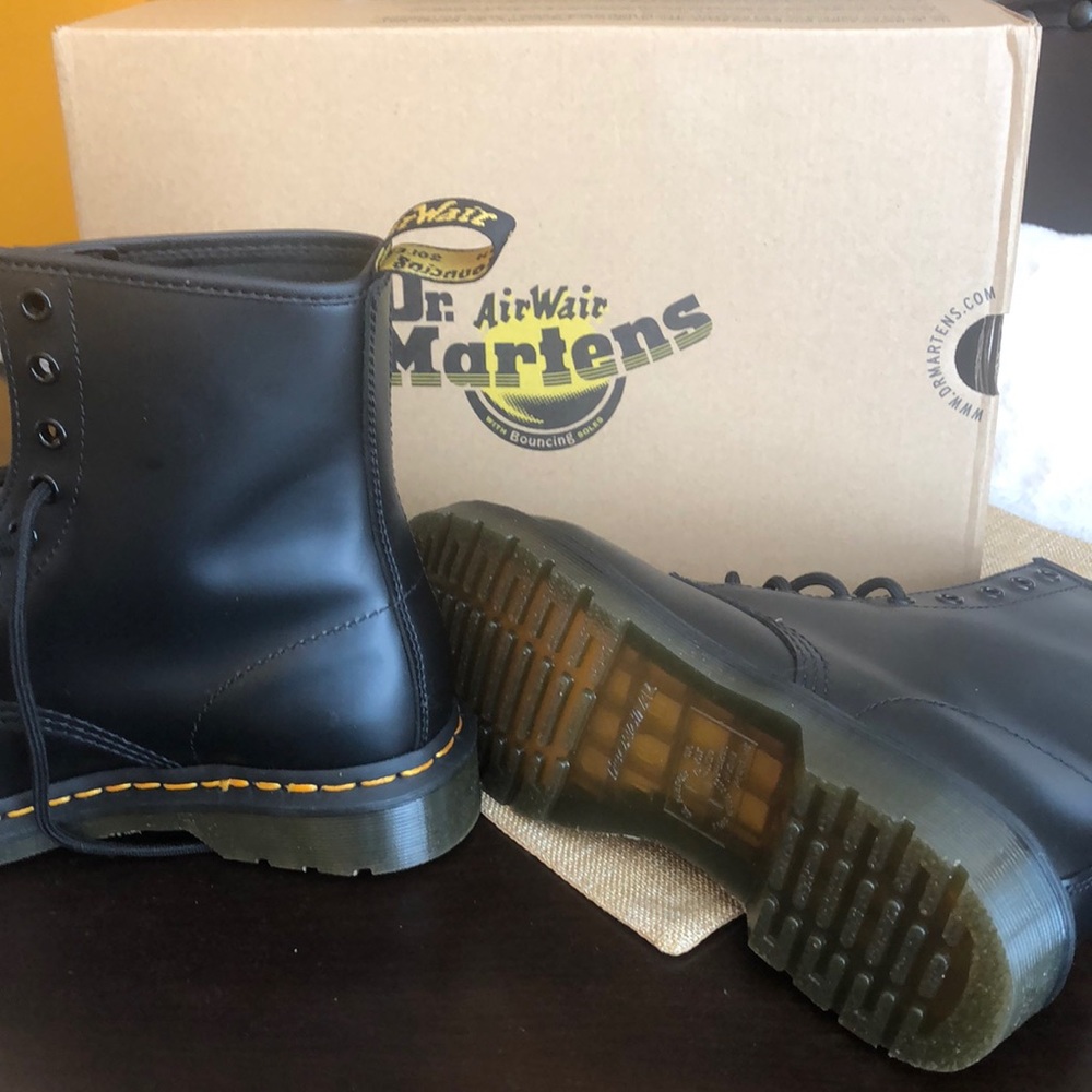 Dr. Martens Air wave boots